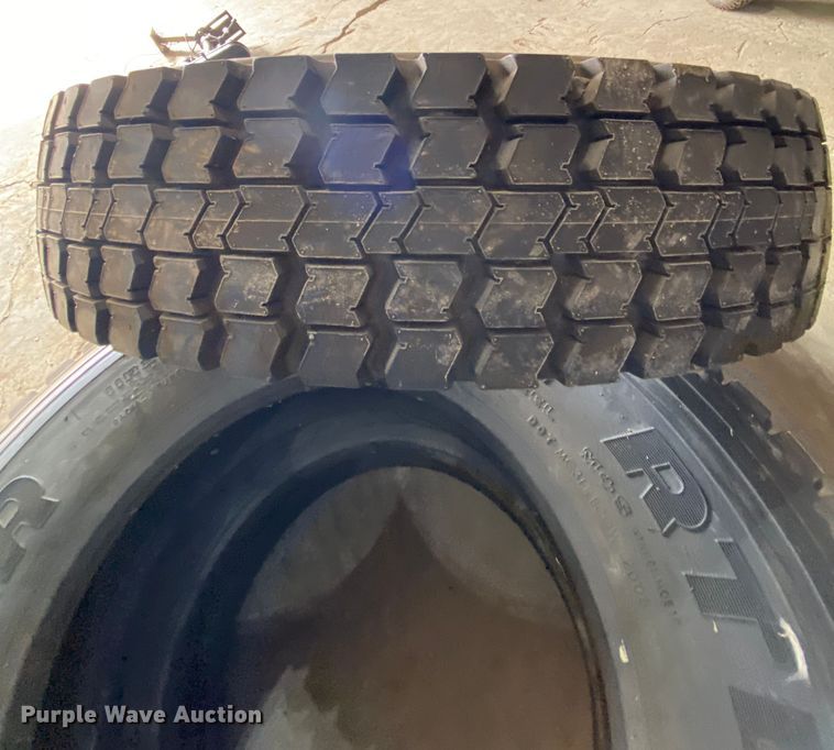 image for item HR9339 (3) Michelin G164RTD 11R22.5 recapped tires