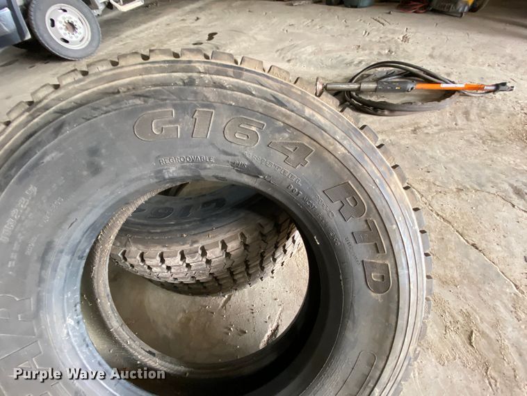 image for item HR9339 (3) Michelin G164RTD 11R22.5 recapped tires