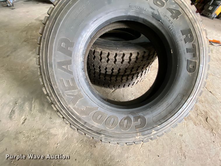 image for item HR9339 (3) Michelin G164RTD 11R22.5 recapped tires