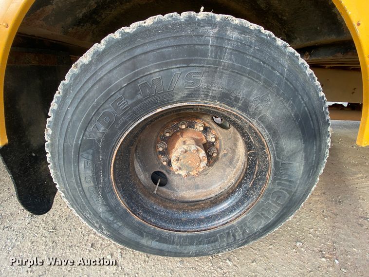 image for item HR9347 1999 International 3800 AmTran  school bus