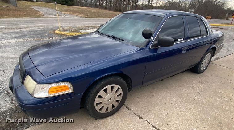image for item HR9354 2004 Ford Crown Victoria Police Interceptor