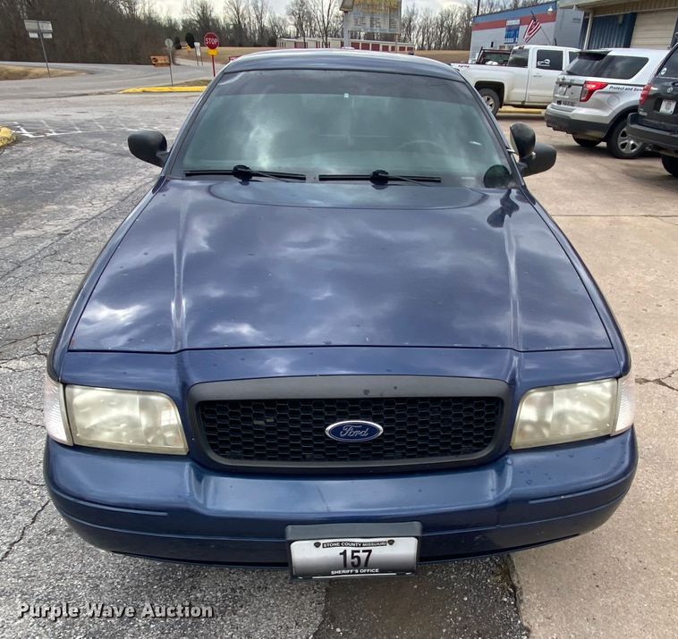 image for item HR9354 2004 Ford Crown Victoria Police Interceptor