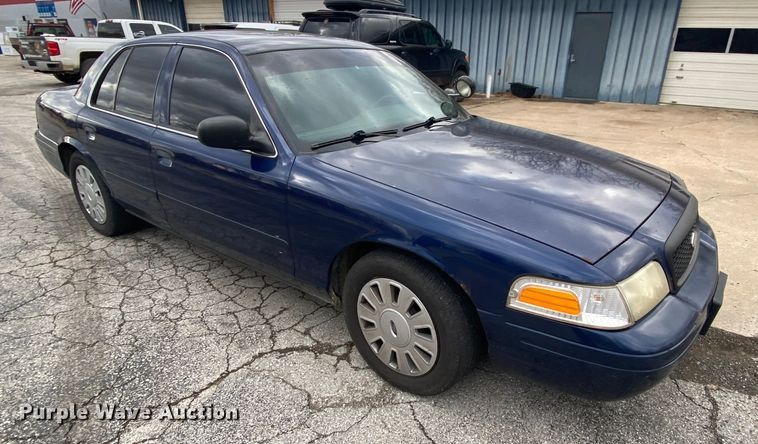 image for item HR9354 2004 Ford Crown Victoria Police Interceptor