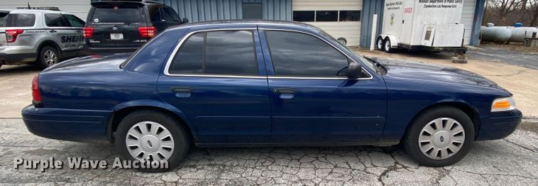 image for item HR9354 2004 Ford Crown Victoria Police Interceptor