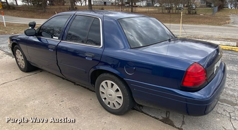 image for item HR9354 2004 Ford Crown Victoria Police Interceptor