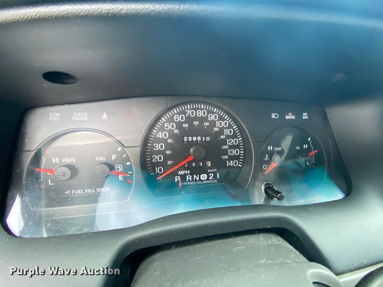 image for item HR9354 2004 Ford Crown Victoria Police Interceptor