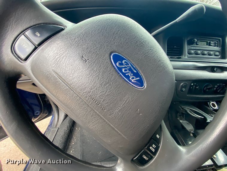 image for item HR9354 2004 Ford Crown Victoria Police Interceptor