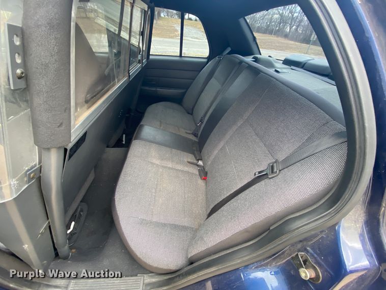 image for item HR9354 2004 Ford Crown Victoria Police Interceptor