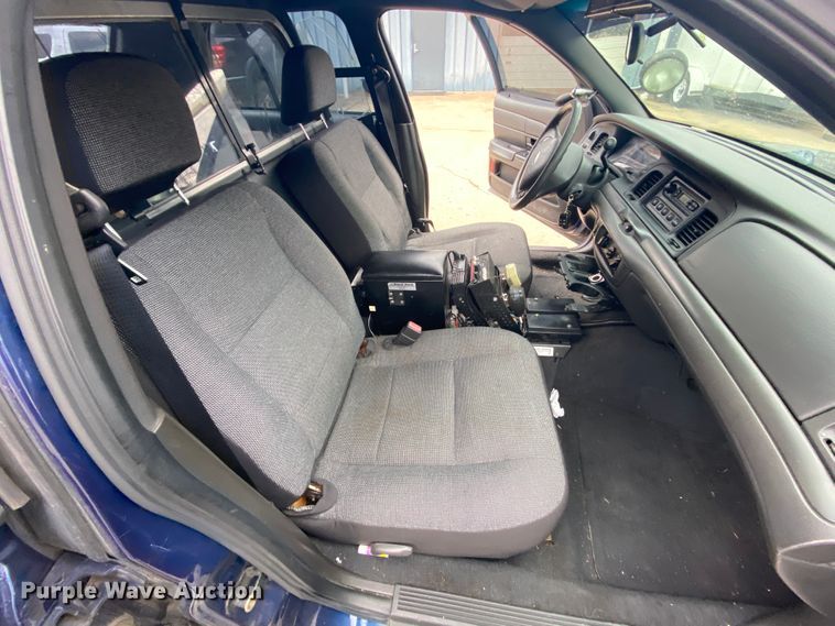 image for item HR9354 2004 Ford Crown Victoria Police Interceptor