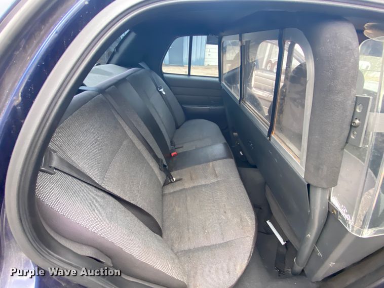 image for item HR9354 2004 Ford Crown Victoria Police Interceptor