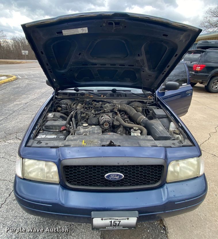image for item HR9354 2004 Ford Crown Victoria Police Interceptor