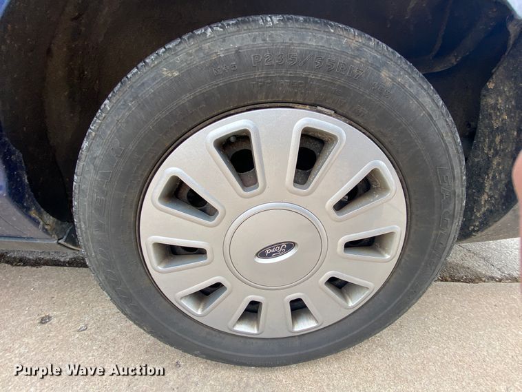 image for item HR9354 2004 Ford Crown Victoria Police Interceptor