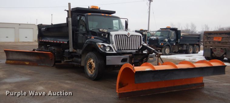 image for item HU9993 2011 International 7400  dump truck