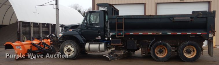 image for item HU9993 2011 International 7400  dump truck