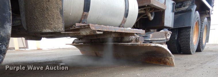 image for item HU9993 2011 International 7400  dump truck