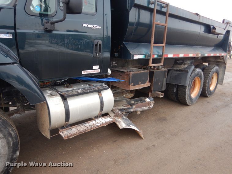 image for item HU9993 2011 International 7400  dump truck