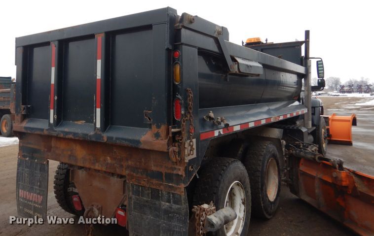 image for item HU9993 2011 International 7400  dump truck