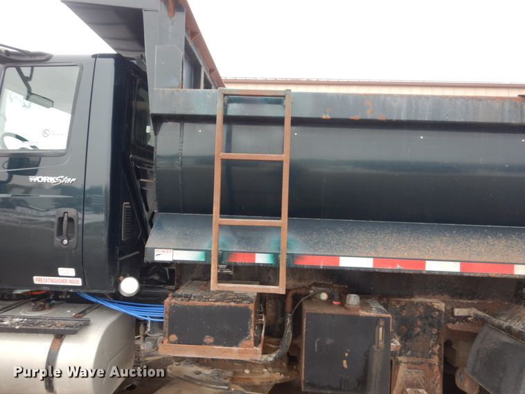 image for item HU9993 2011 International 7400  dump truck