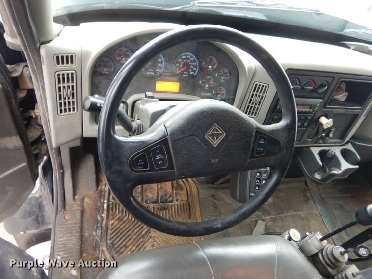 image for item HU9993 2011 International 7400  dump truck