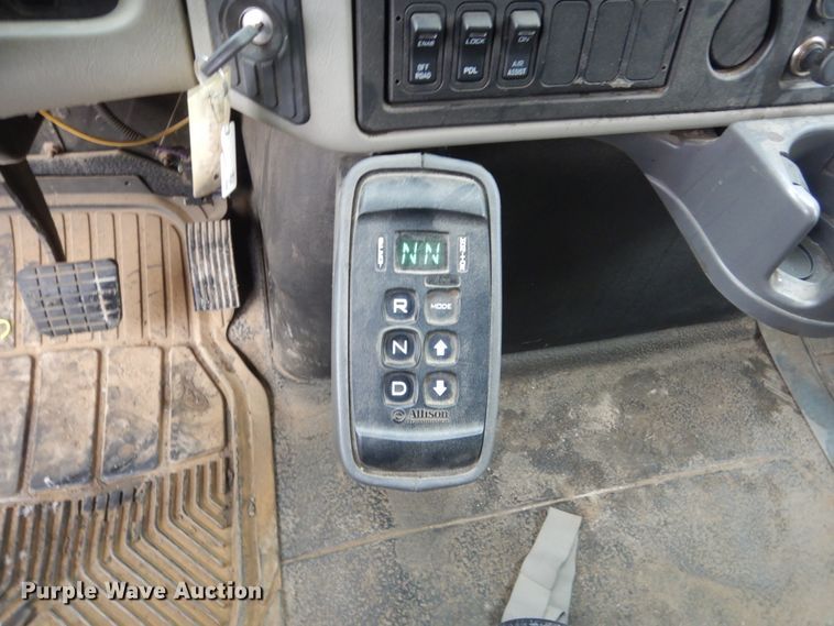 image for item HU9993 2011 International 7400  dump truck