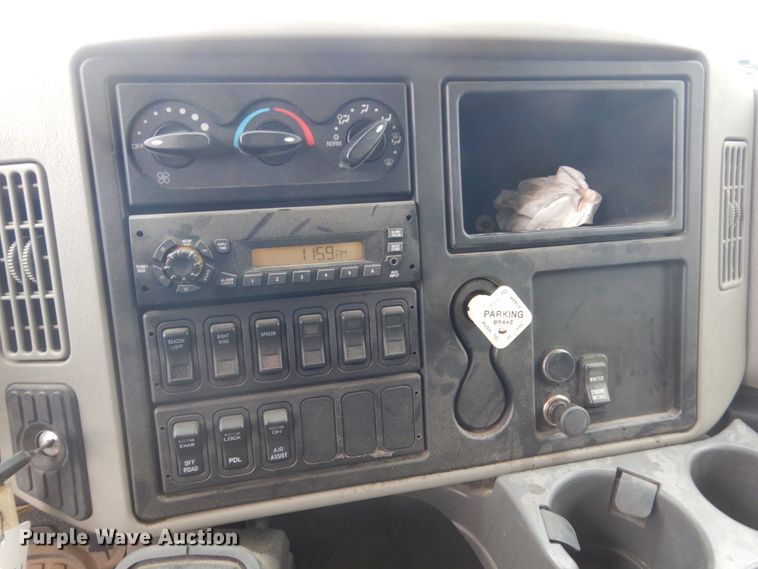 image for item HU9993 2011 International 7400  dump truck