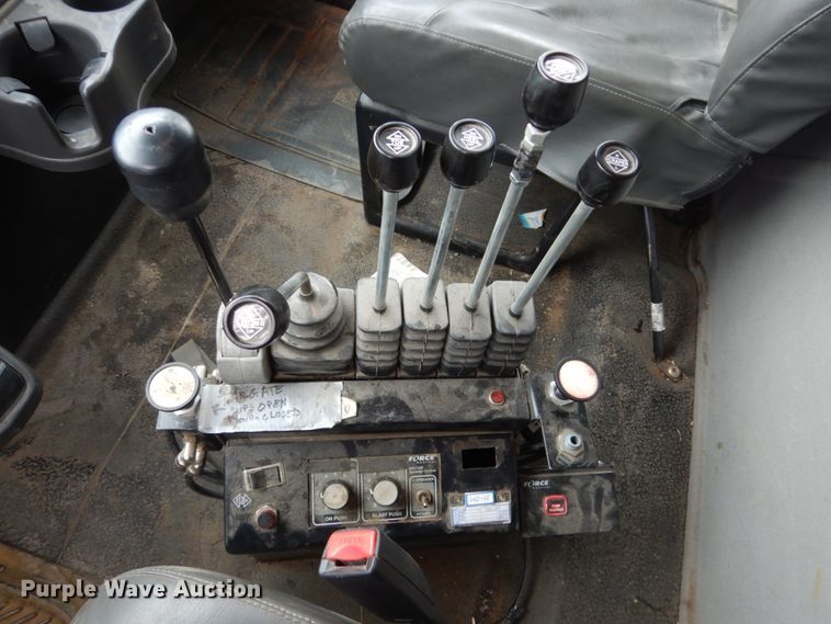 image for item HU9993 2011 International 7400  dump truck