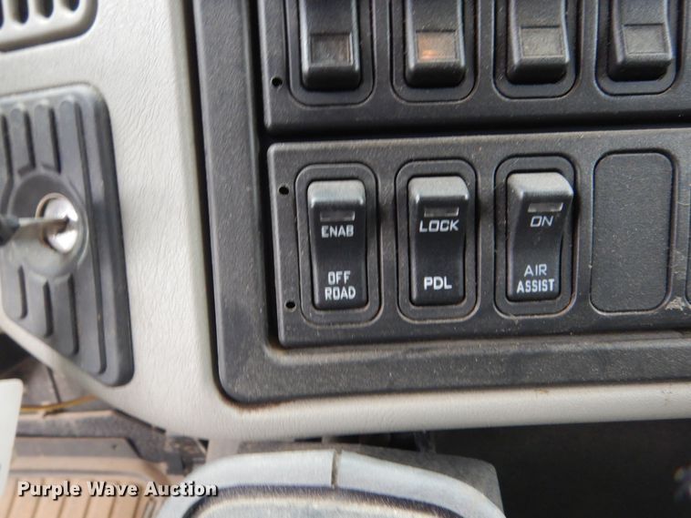 image for item HU9993 2011 International 7400  dump truck