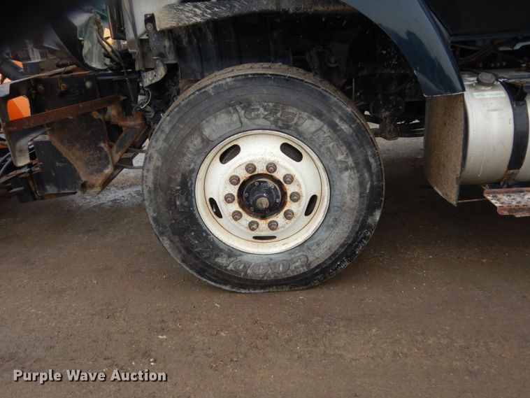 image for item HU9993 2011 International 7400  dump truck