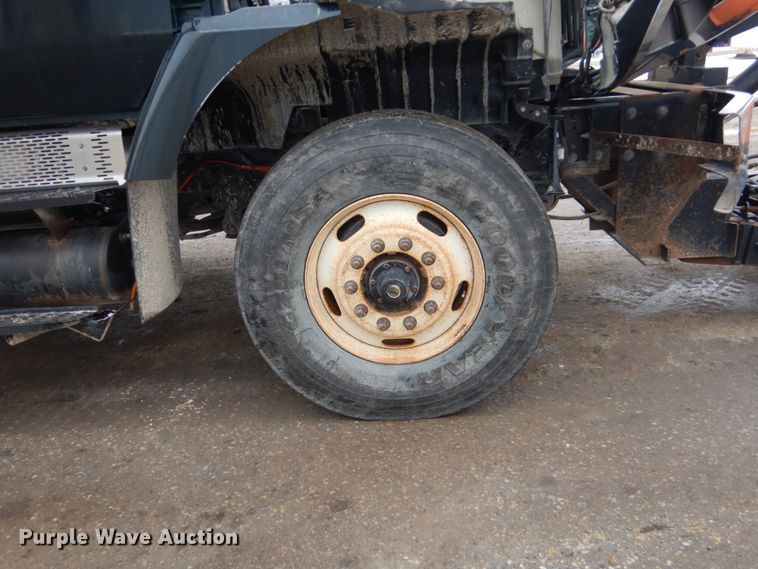 image for item HU9993 2011 International 7400  dump truck