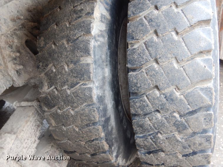 image for item HU9993 2011 International 7400  dump truck