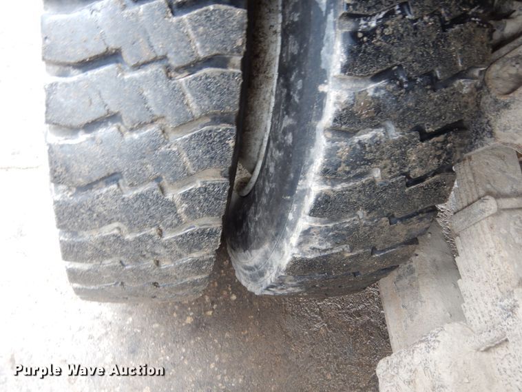 image for item HU9993 2011 International 7400  dump truck