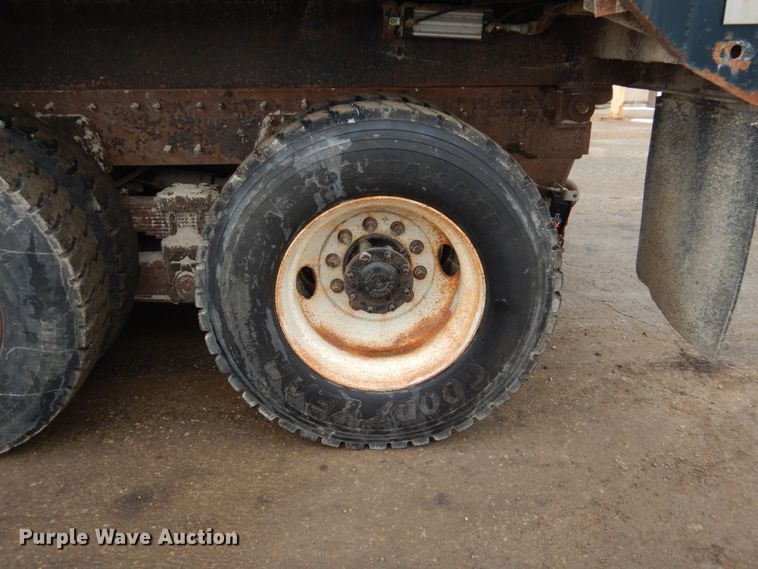 image for item HU9993 2011 International 7400  dump truck