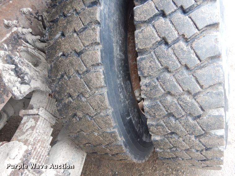 image for item HU9993 2011 International 7400  dump truck