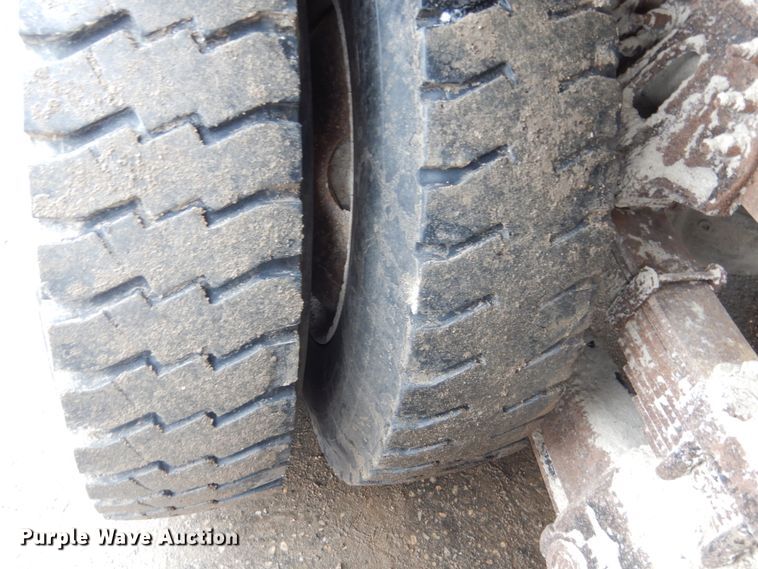 image for item HU9993 2011 International 7400  dump truck