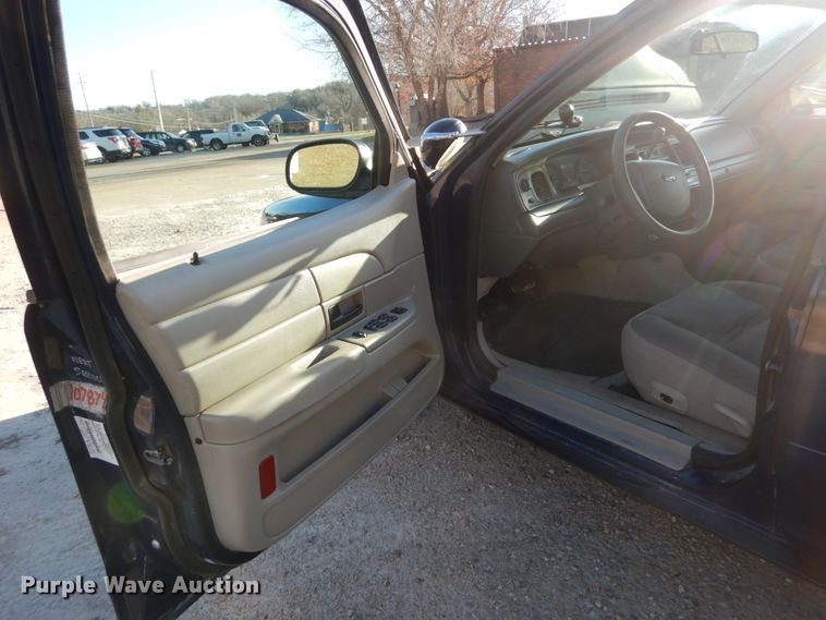 image for item HV9572 2008 Ford Crown Victoria Police Interceptor