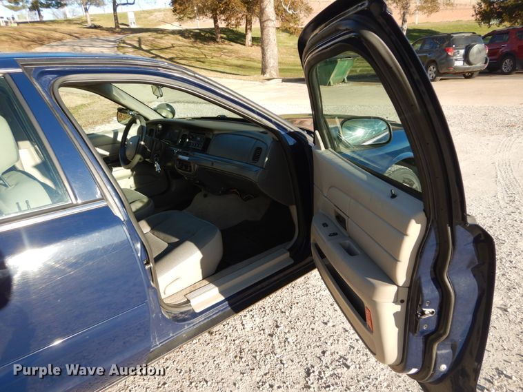 image for item HV9572 2008 Ford Crown Victoria Police Interceptor