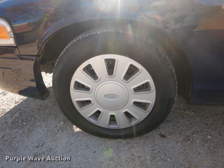 image for item HV9572 2008 Ford Crown Victoria Police Interceptor