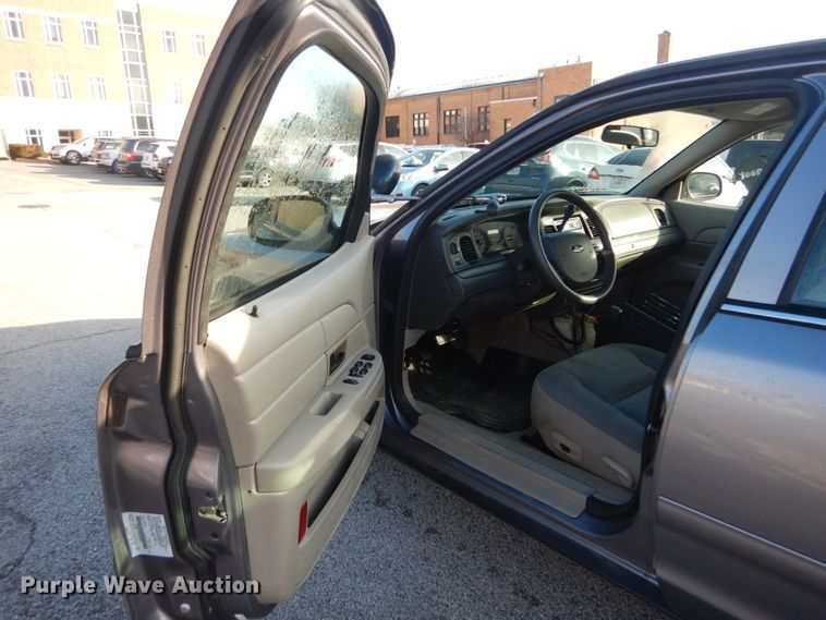 image for item HV9582 2006 Ford Crown Victoria Police Interceptor