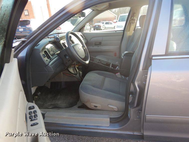 image for item HV9582 2006 Ford Crown Victoria Police Interceptor