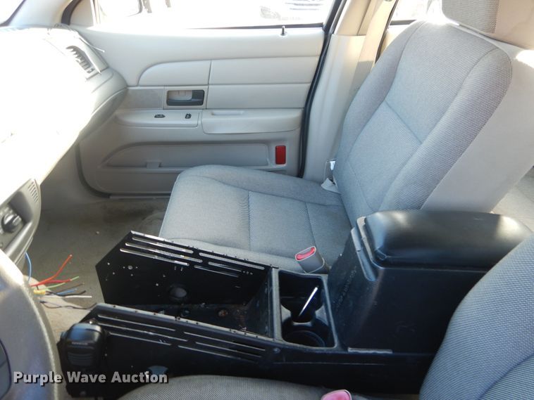 image for item HV9582 2006 Ford Crown Victoria Police Interceptor