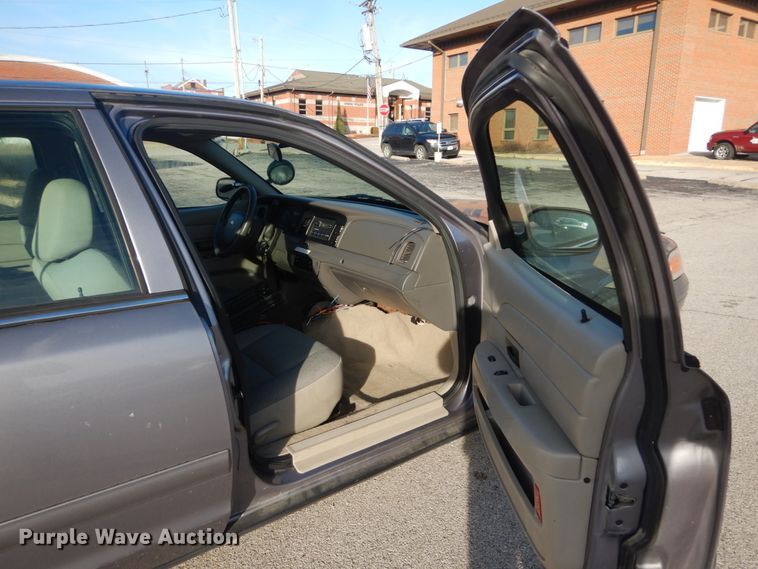 image for item HV9582 2006 Ford Crown Victoria Police Interceptor