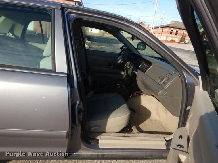 image for item HV9582 2006 Ford Crown Victoria Police Interceptor