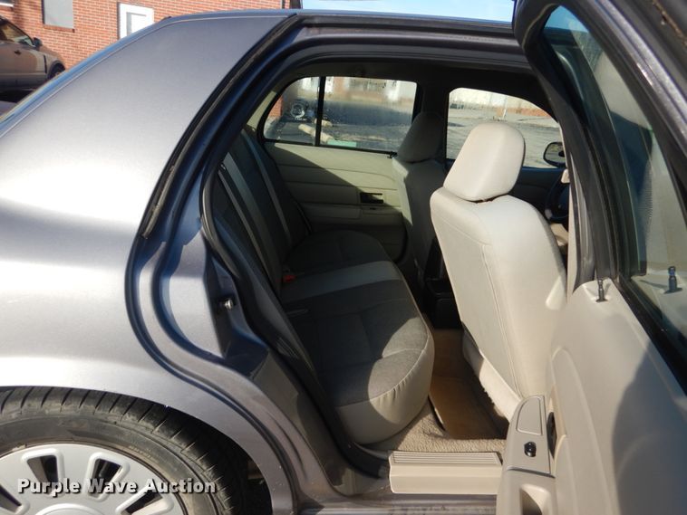 image for item HV9582 2006 Ford Crown Victoria Police Interceptor