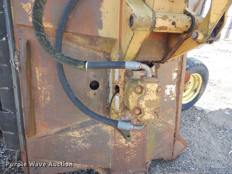 image for item HV9585 2004 John Deere 6615  tractor