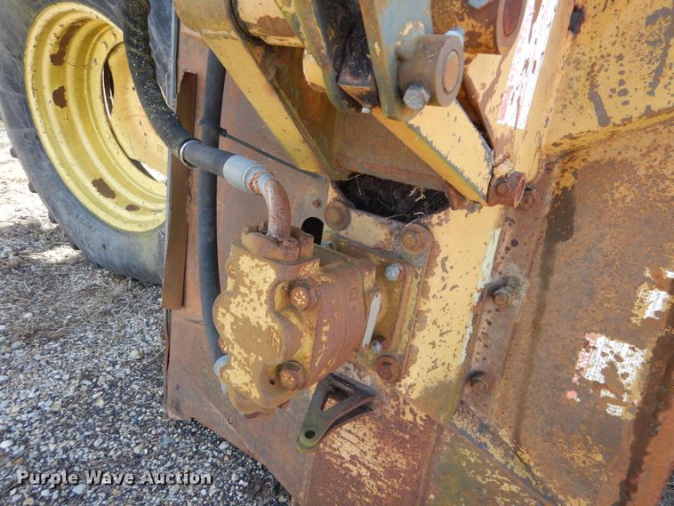 image for item HV9585 2004 John Deere 6615  tractor