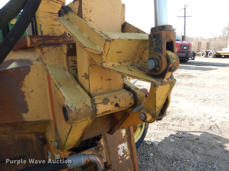 image for item HV9585 2004 John Deere 6615  tractor