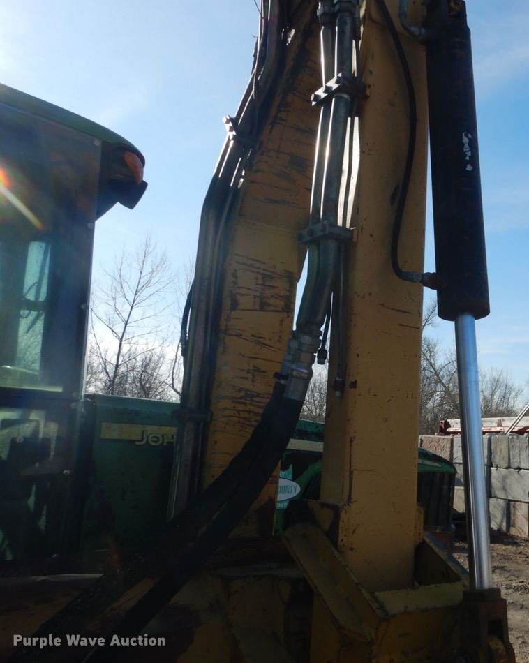 image for item HV9585 2004 John Deere 6615  tractor