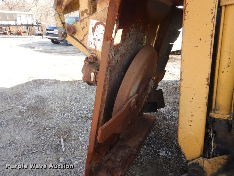 image for item HV9585 2004 John Deere 6615  tractor