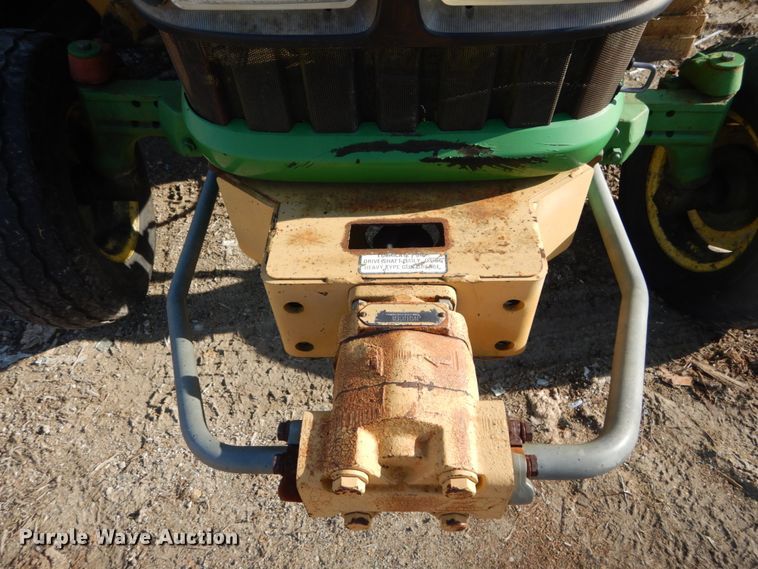 image for item HV9585 2004 John Deere 6615  tractor