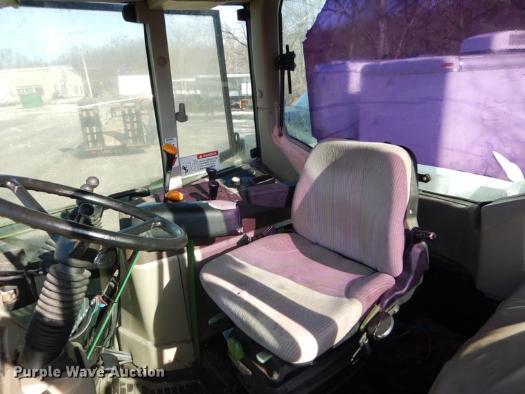 image for item HV9585 2004 John Deere 6615  tractor